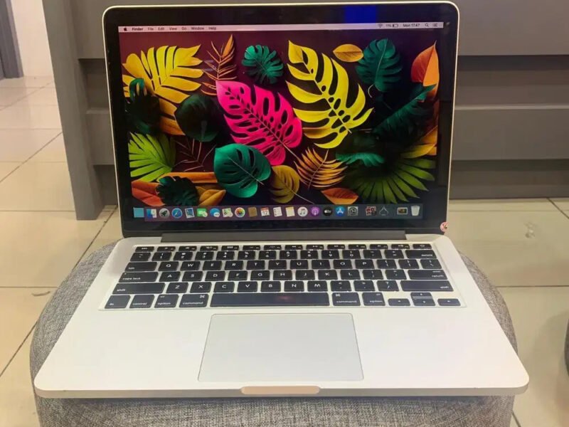 Macbook pro 13 inch 2013 i5 4/128 GB