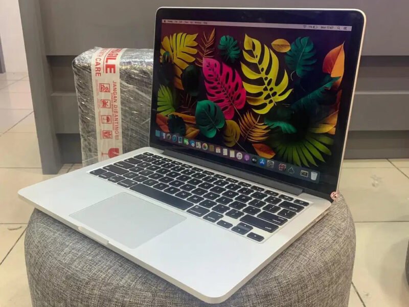 Macbook pro 13 inch 2013 i5 4/128 GB